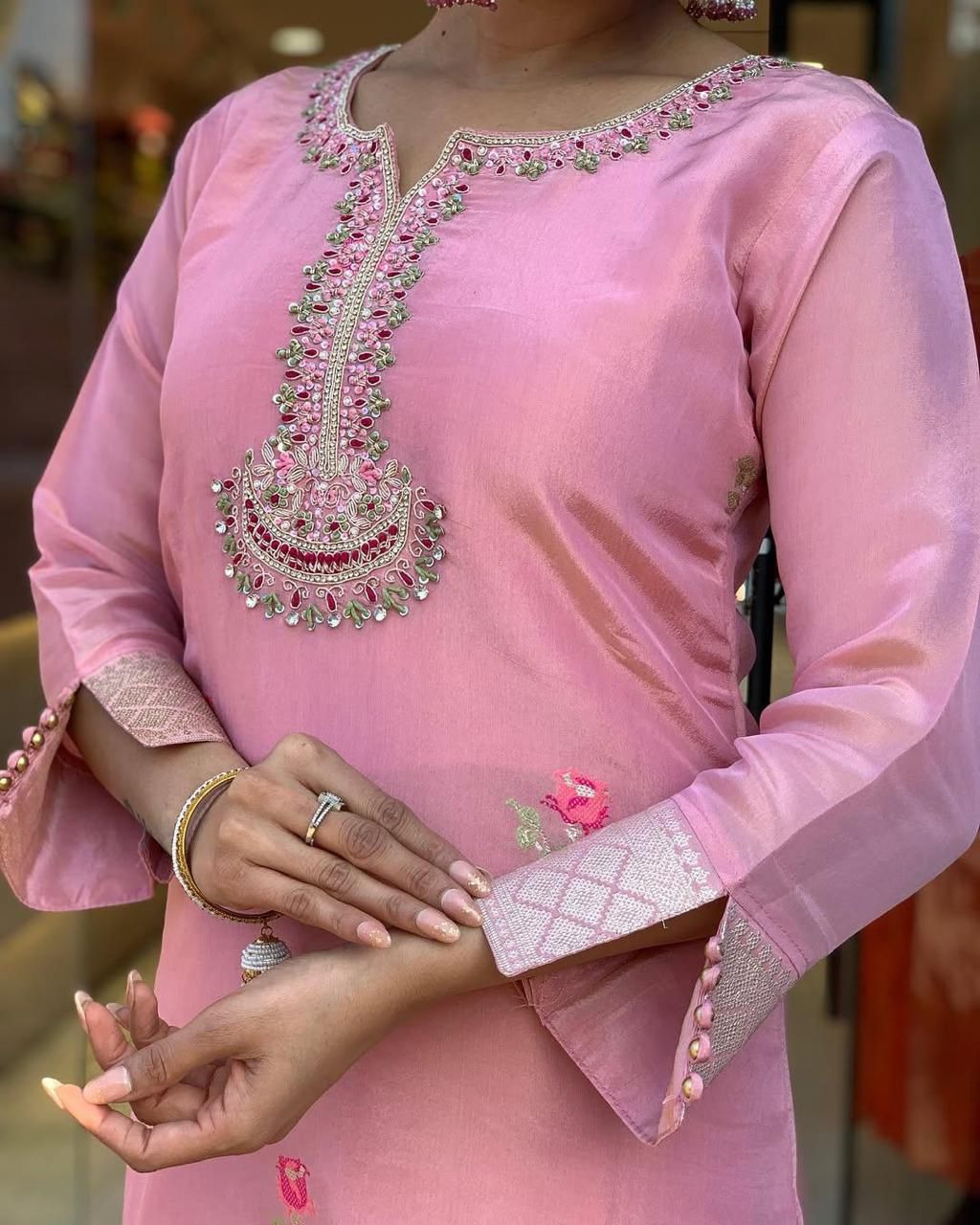 “Gulabi Nazakat” – Elegant Shimmer Jacquard Kurta Set