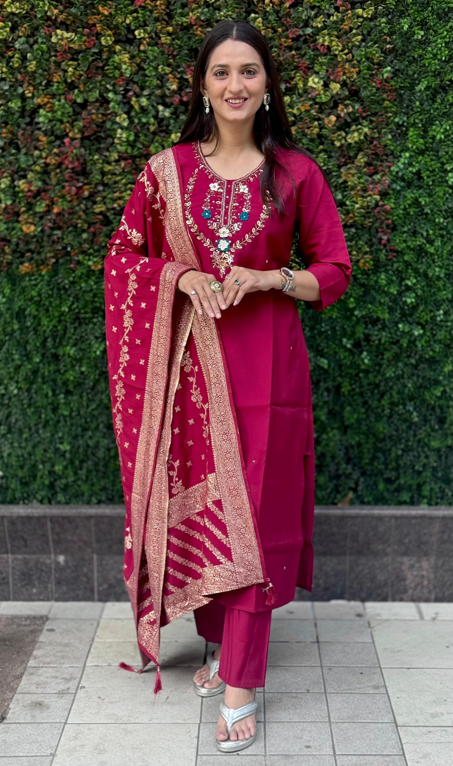 Gulabi Noor” – Cherry Handwork Kurta Set