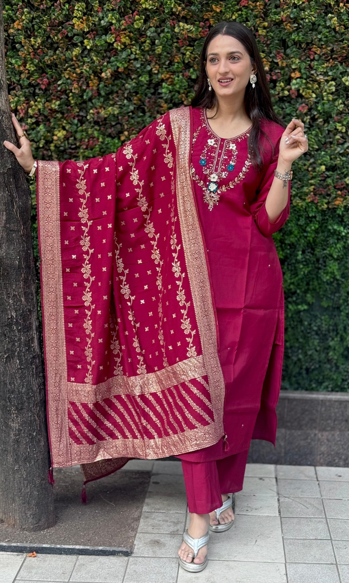 Gulabi Noor” – Cherry Handwork Kurta Set