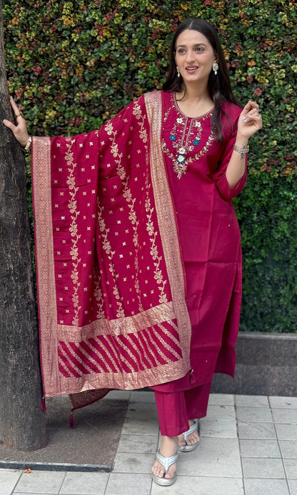 Gulabi Noor” – Cherry Handwork Kurta Set