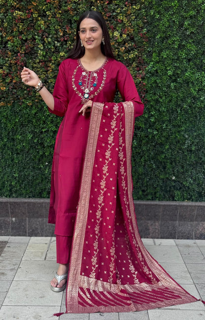 Gulabi Noor” – Cherry Handwork Kurta Set