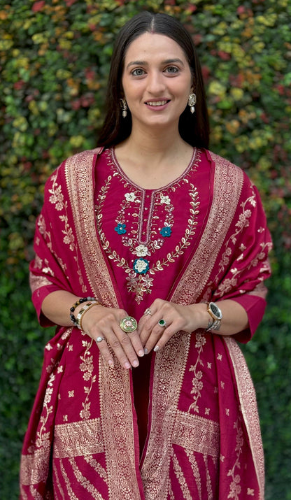 Gulabi Noor” – Cherry Handwork Kurta Set