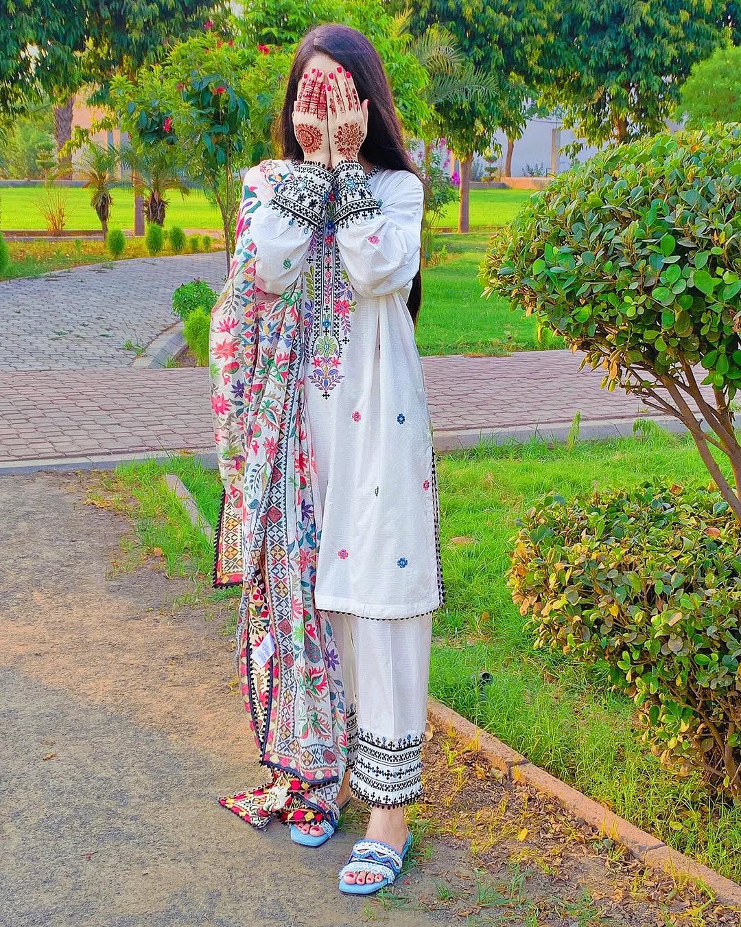 Premium Muslin Cotton Embroidered Kurti–Pant Set with Digital Print Dupatta