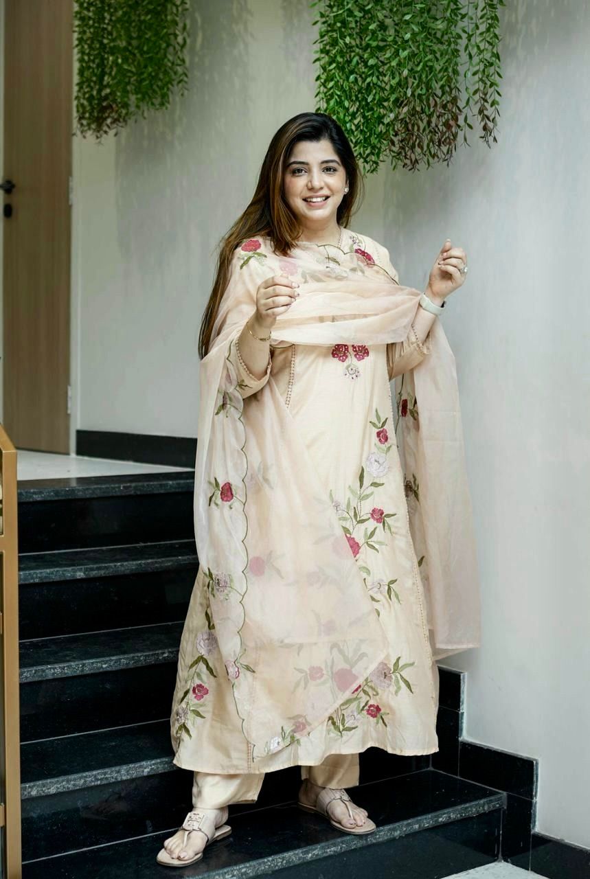 Naysa Charm – Premium Chanderi Silk Embroidered Set