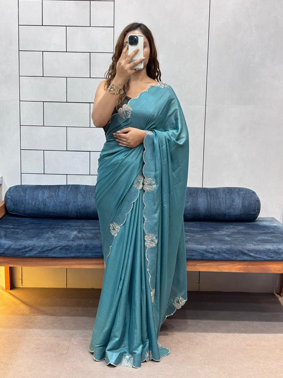 💎 ROYAL LOVING – SWAN DIAMOND CUT-WORK